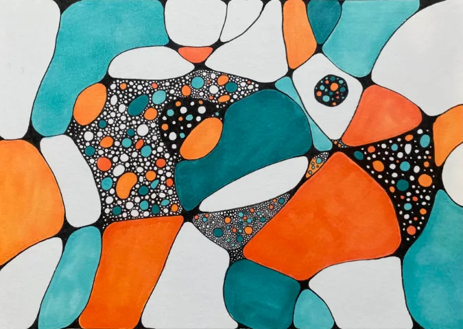 Une scène paisible d'art-thérapie avec des peintures et des pinceaux sur une table en bois.